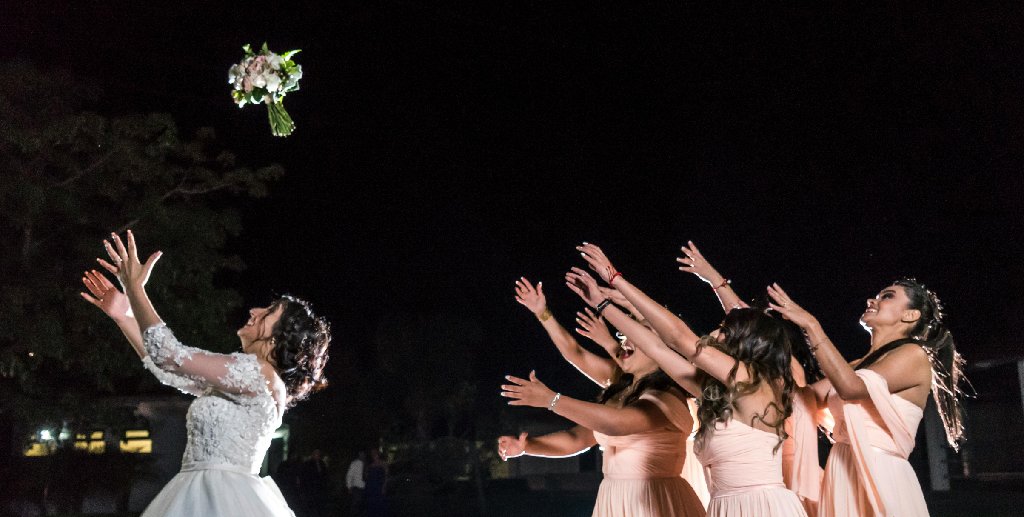 Rzut Bukietem na Weselu